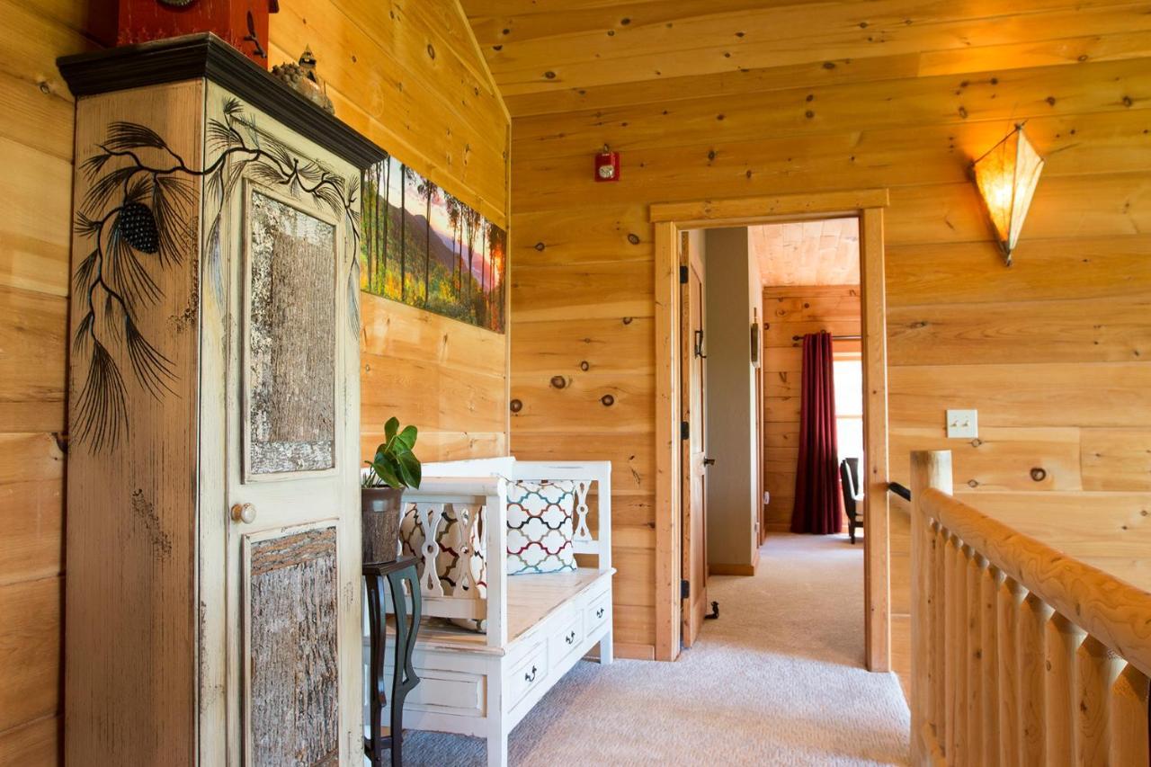 Lazy Bear Lodge Valle Crucis エクステリア 写真