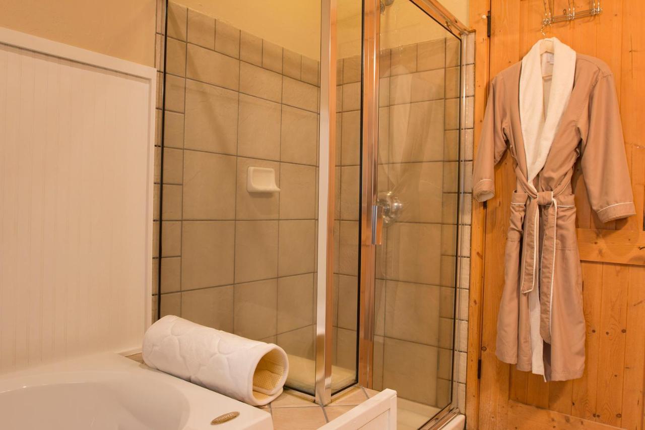 Lazy Bear Lodge Valle Crucis エクステリア 写真