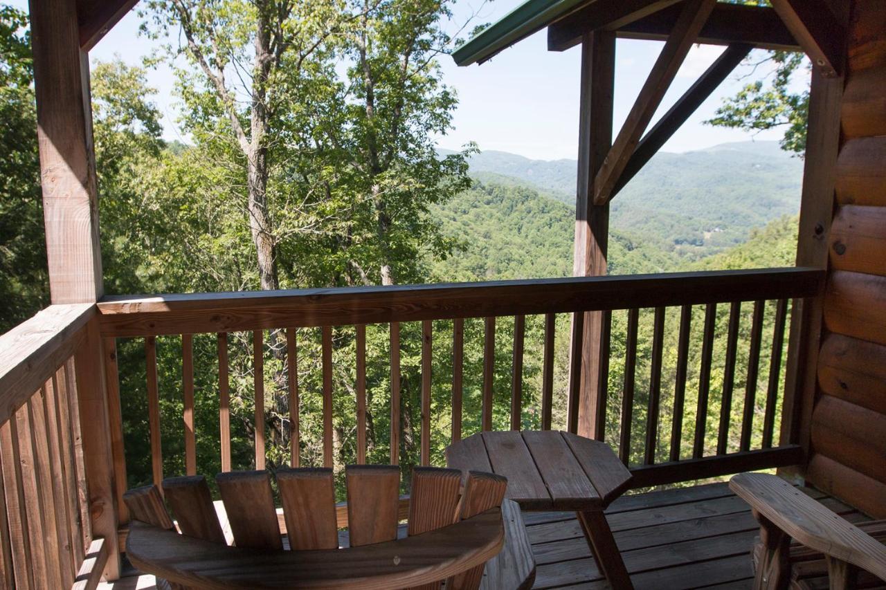 Lazy Bear Lodge Valle Crucis エクステリア 写真