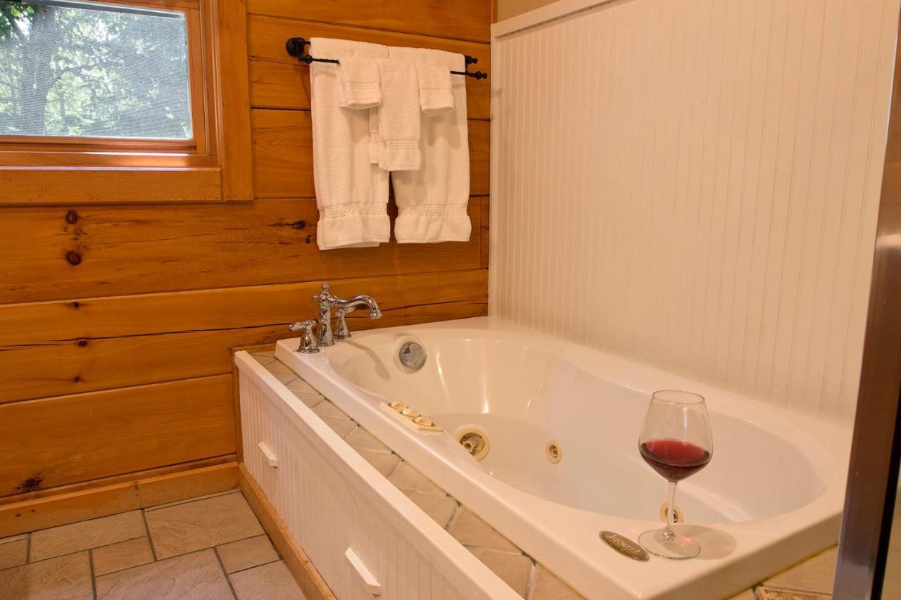 Lazy Bear Lodge Valle Crucis エクステリア 写真