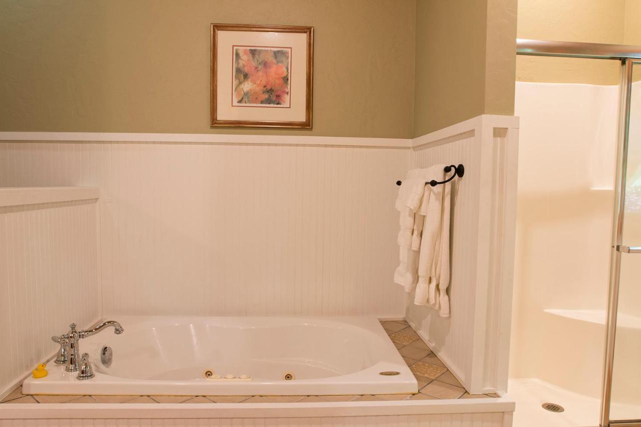Lazy Bear Lodge Valle Crucis エクステリア 写真