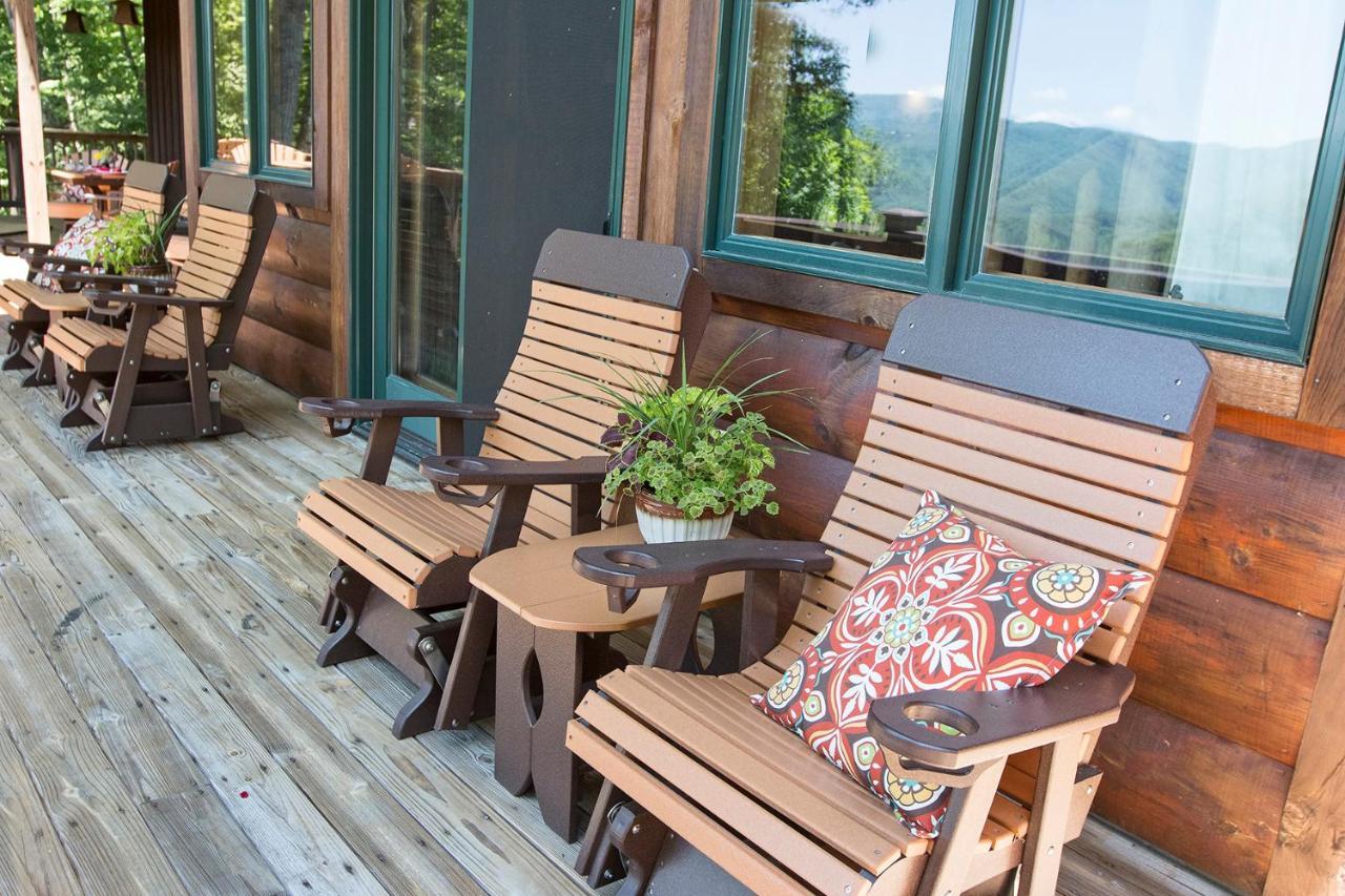 Lazy Bear Lodge Valle Crucis エクステリア 写真