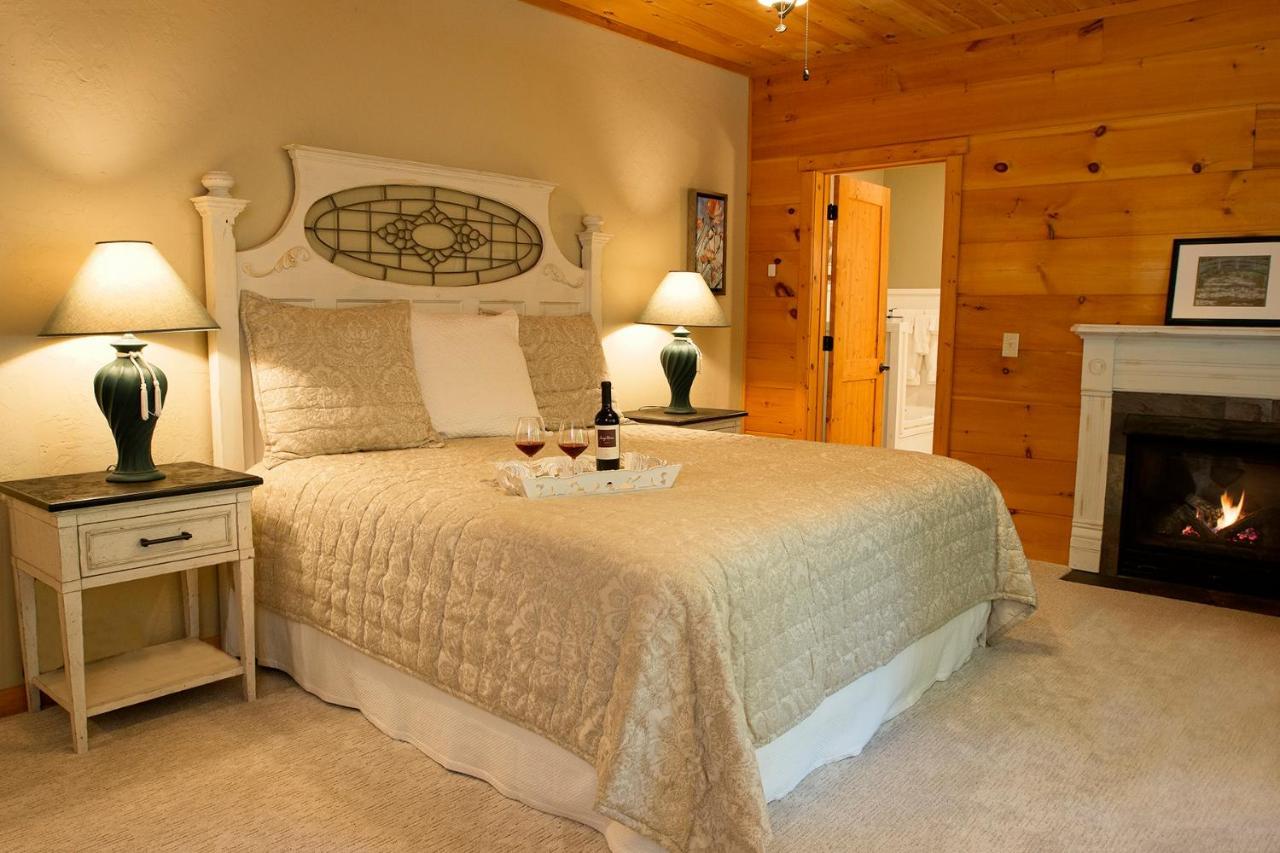 Lazy Bear Lodge Valle Crucis エクステリア 写真