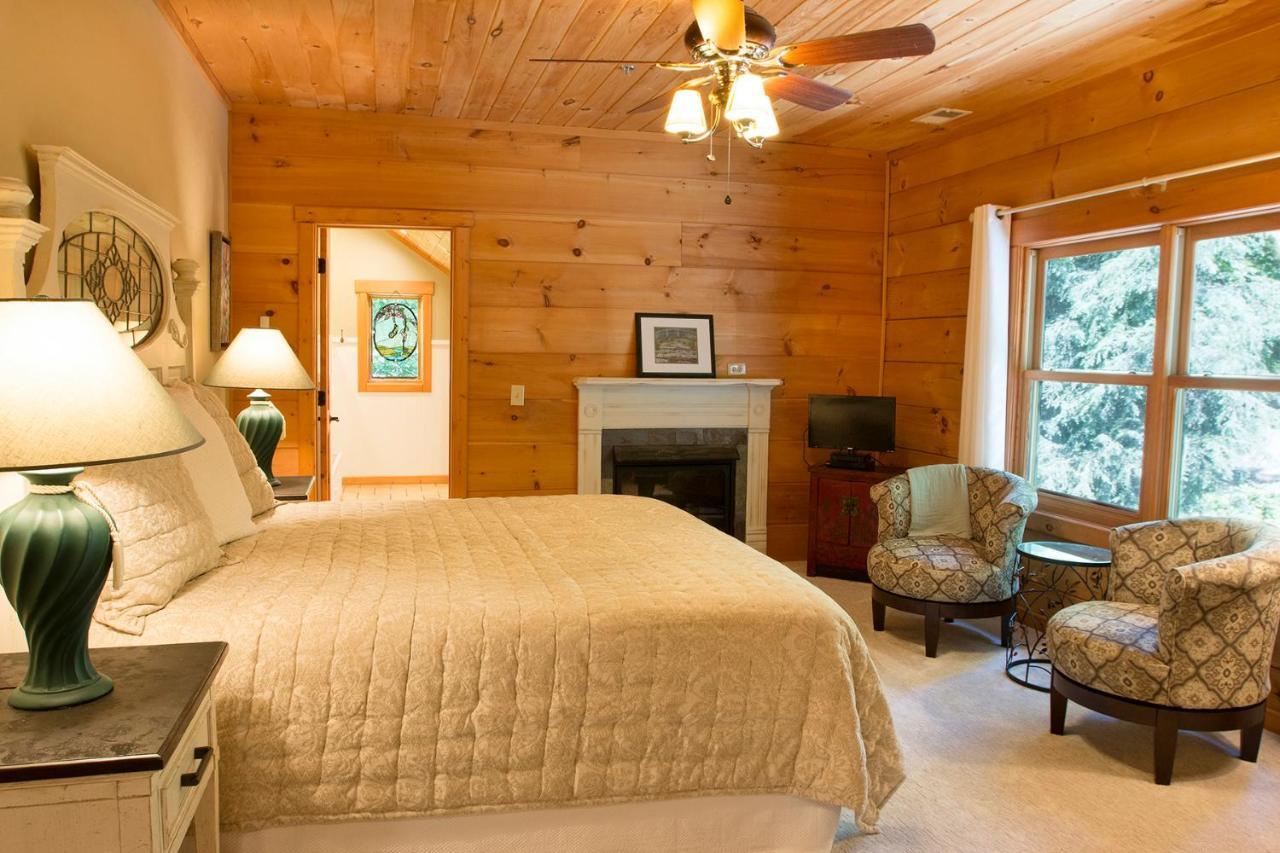 Lazy Bear Lodge Valle Crucis エクステリア 写真