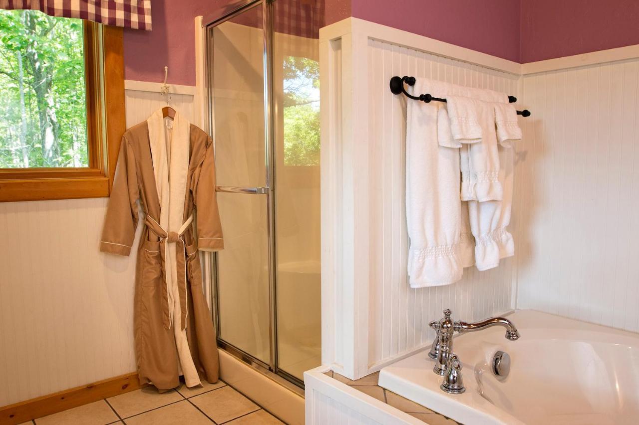 Lazy Bear Lodge Valle Crucis エクステリア 写真